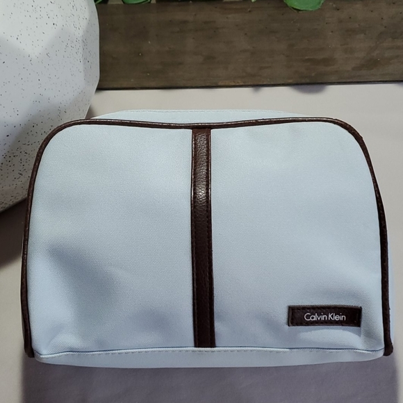 Calvin Klein Other - 🏷Calvin Klein Toiletes/Make up Bag